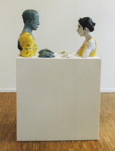 DAS PAAR, H.52cm, b.100cm, T.52cm, Keramik, in der Ausstellung GEMISCHTES DOPPEL des BBK im Nürnberger Kunsthaus 2004