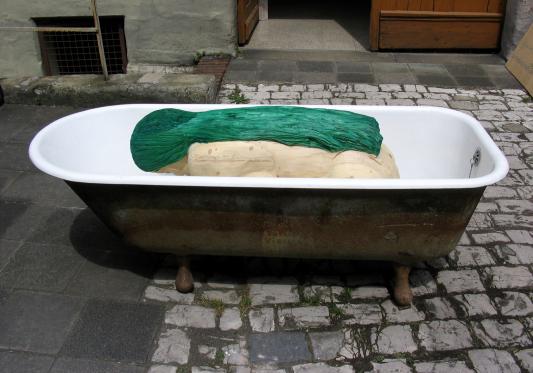 WASSERNIXE IN DER WANNE, Holz, Stahl, Glas, H.69cm, B.170cm, T.63cm, 2005