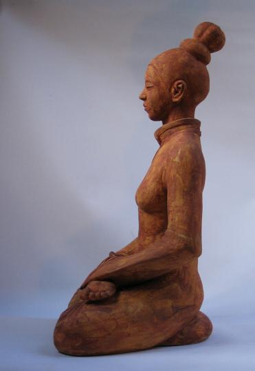 WEIBLICHER BUDDHA, Seitenansicht, Keramik, H.87cm, B.52cm, 2005