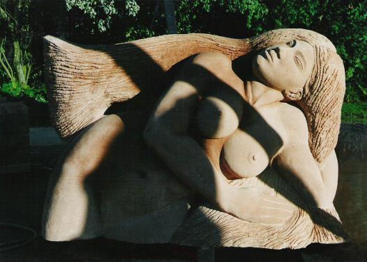 STEIN AUF DER ERDE, Sandstein, aufgestellt in Kronach auf dem Landesgartenschaugelände, H.120cm, B.180cm, 2002