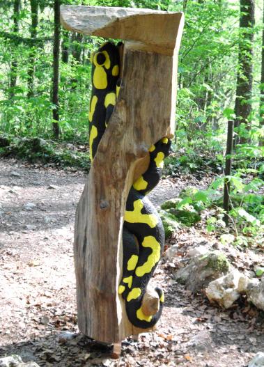 FEUERSALAMANDER, aufgestellt im Wengleinpark in Eschenbach, Eichenholz, H.170cm, B.50cm, T.40cm, 2009