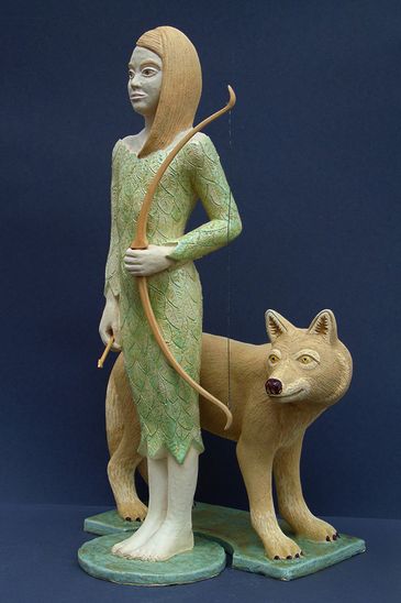 WOLFSAUGE, Keramik, (Pfeil und Bogen aus Holz), H.47cm, B.13cm, 2020