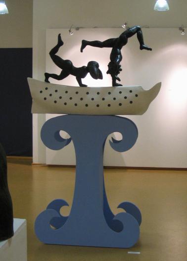CAPOEIRA-BOOT, Holz, Kunststoff, Gips, H.210cm, B.130cm, T.49cm, in der Ausstellung CULTURA NEGRA, im K4, Nürnberg 2006