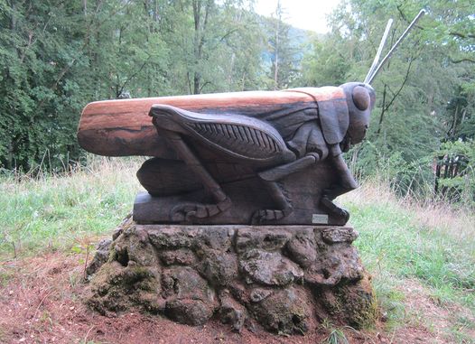 ÖDLANDSCHRECKE, aufgestellt im Wengleinpark in Eschenbach, Eichenholz mit Edelstahl, H.83cm, B.168cm, 2008